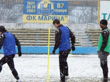 Локо тренира в снега на стадион Марица