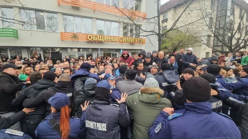 Протест и контрапротест създаде напрежение в Симитли