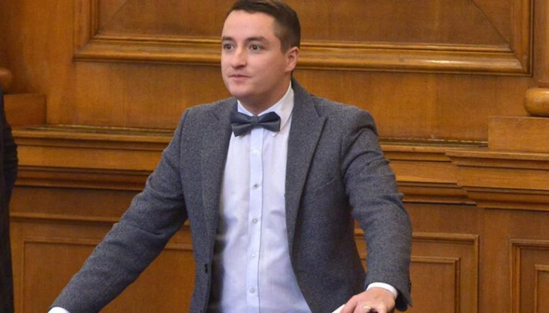 Депутати скочиха яростно срещу Явор Божанков и го съсипаха от подигравки