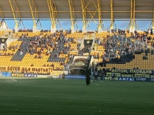 Плакати в подкрепа на Зингаревич на "Колежа"