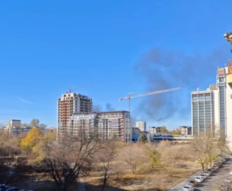 Обичайна гледка в Пловдив! Гъст черен дим над част от града