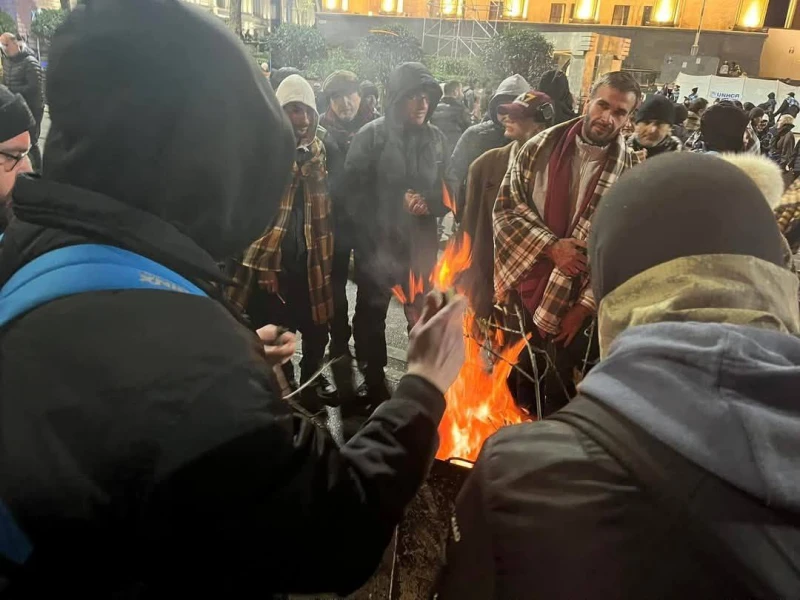 Опозицията в Грузия поднови протестите, в центъра на Тбилиси издигнаха палатков лагер