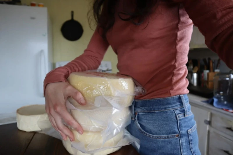 Хората, които консумират определен брой порции млечни продукти всеки ден, имат по-ниско кръвно налягане