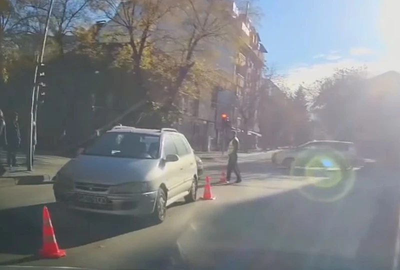 Тийнейджърка е в болница, след като 70-годишна шофьорка я блъсна на пешеходна пътека в Пловдив