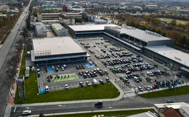 В Пловдив отвори най-голямото място за пазаруване, магазините са много