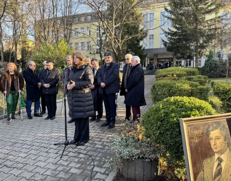 Вицепрезидентът Йотова бе гост на откриването на паметник на акад. Благовест Сендов