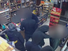 Младежи с черни качулки и маски са нападнали двама непълнолетни