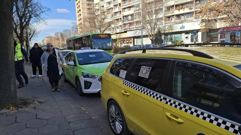 Шофьори на таксита протестираха в Пловдив