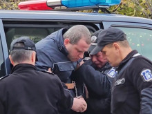 Синът, който преби до смърт баща си и рани тежко майка си, отива в психиатрична болница към затвора