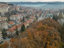 Паркова зона във Велико Търново разбуни духовете в местния парламент, кметът отговори ще се строи ли