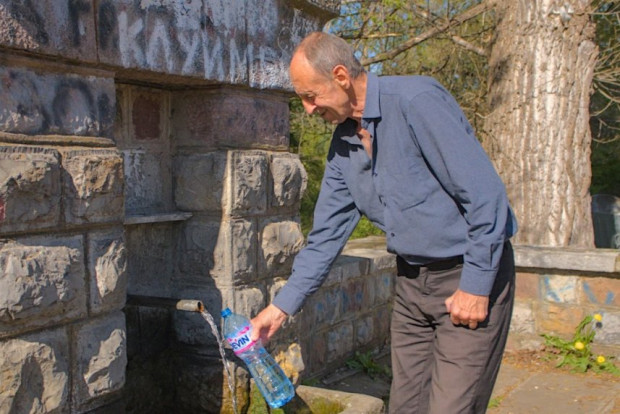 Вода потече от две чешми в Костинброд, които години наред бяха пресъхнали