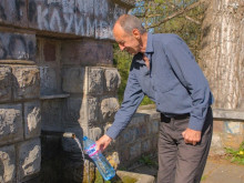 Вода потече от две чешми в Костинброд, които години наред бяха пресъхнали