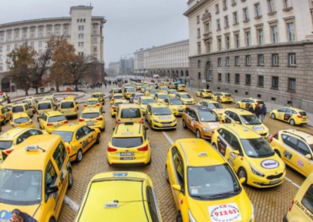 Таксиметровият протест към момента се замразява Това обяви първо пред 