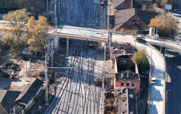 Възстановиха движението на влакове под Бетонния мост и през Централна гара в Пловдив