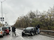 Верижна катастрофа блокира движението на възлов булевард в Русе