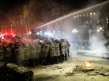 Втора вечер на сблъсъци в Грузия между полиция и протестиращи, които подкрепят присъединяването на страната към ЕС