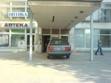Нагло паркиране пред входа на ДКЦ 5 в "Тракия"