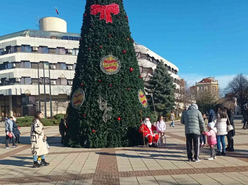 В Дупница светва Коледната елха