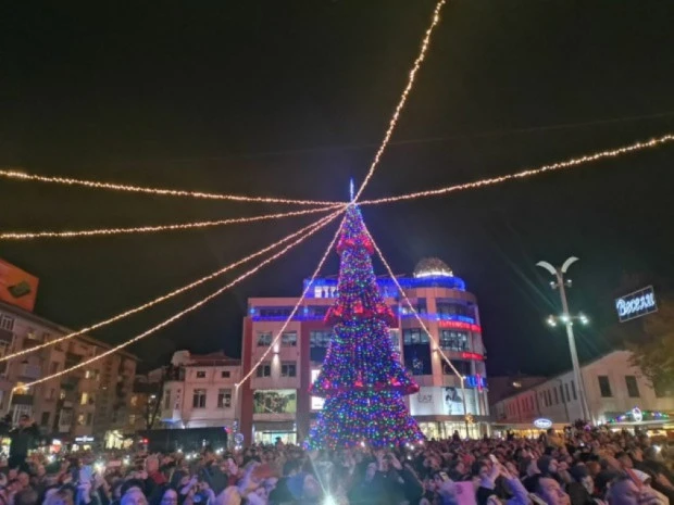 Стана ясно кой ще пее на големия никулденски концерт в Бургас