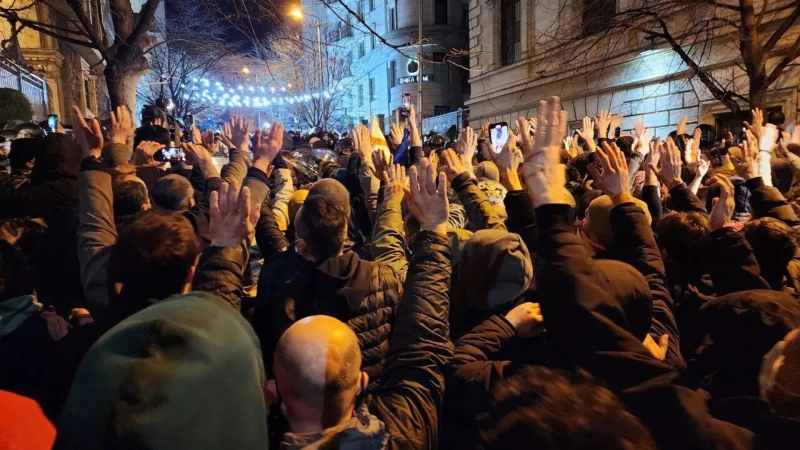 Протестиращи в Тбилиси отново блокираха грузинския парламент