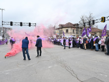 Еколози протестират за увеличение на заплатите си, блокираха кръстовище в София