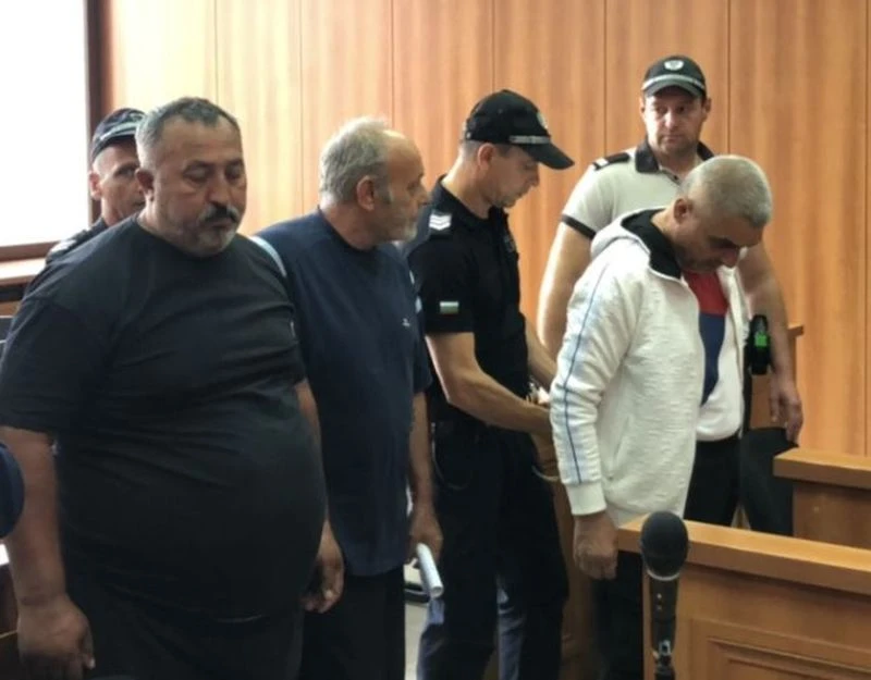 Единият от държалите америций поиска домашен арест, съдът го поряза