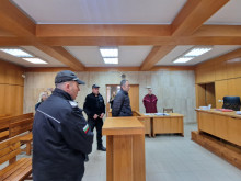Двамата обвиняеми от Смолянско остават в ареста, след като бяха хванати с много оръжия