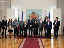 Народна певица и журналист с награда от Румен Радев