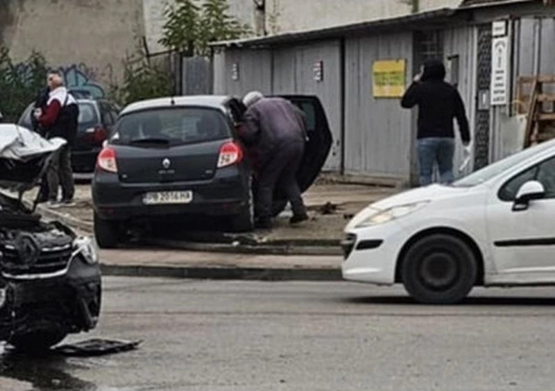 Двама са откарани в болница след днешния инцидент в Пловдив