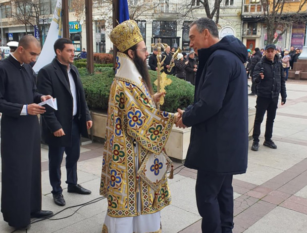 TD Негово Високопреосвещенство Сливенския митрополит Арсений отслужи тържествен молебен на площад