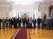 Президентът награди трима високопоставени военни