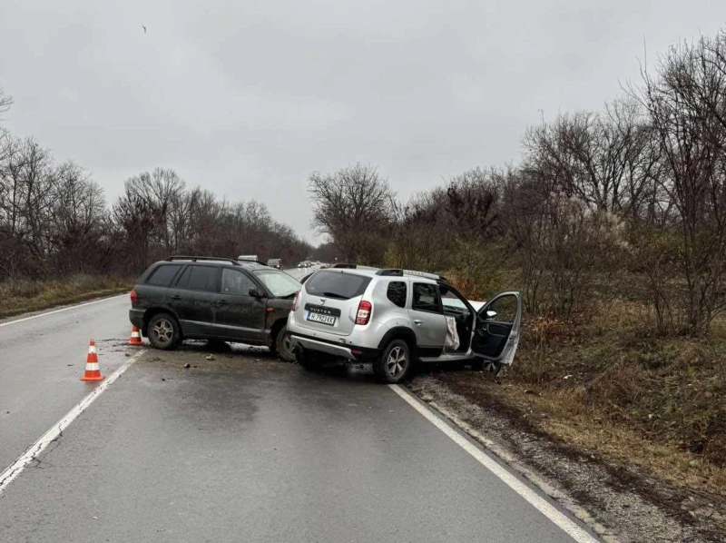 Катастрофа между два автомобила в Шуменско