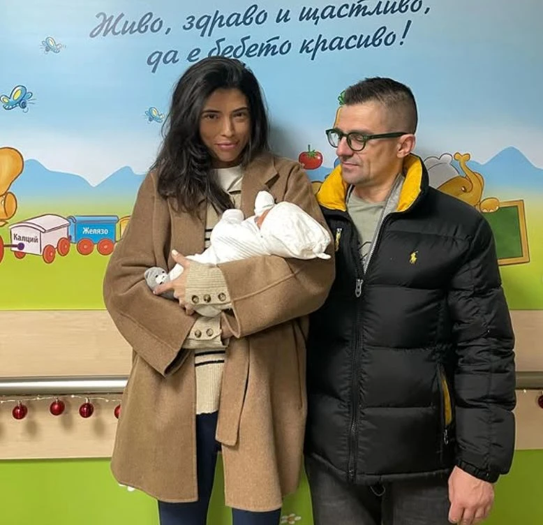 Андрей прибра бебе Дара вкъщи