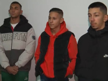 Ученици друсат тежък кючек в училище, пийват и биричка