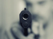 Полицай се простреля, работи се по няколко версии
