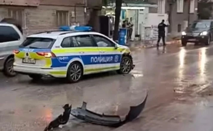 Блъснаха патрулка в Кючука, пострада полицайка