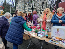 Благотворителен екобазар "За по-зелена планета и надежда за децата" очаква своите посетители пред Община Стара Загора