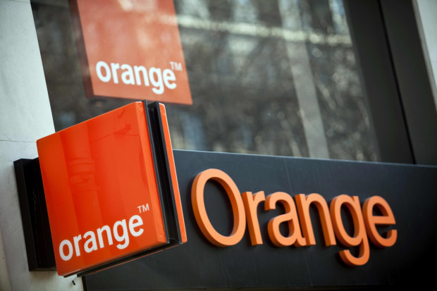 Съобщения до потребителите на френската телекомуникационна компания Оранж Orange приличащи