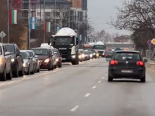 Огромно задръстване по "Пещерско шосе" в Пловдив, тапата започва от отбивката за "Прослав"