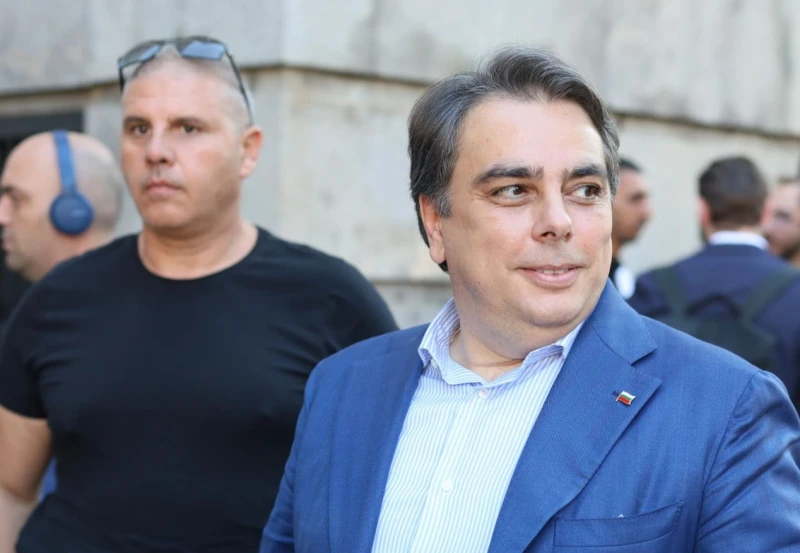 Сътрудник на Асен Василев е бил задържан!