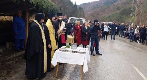 Отслужват молебен за по-малко катастрофи на пътя Пловдив-Смолян