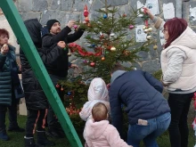 Жени – ГЕРБ с коледна инициатива в смолянския квартал Езерово