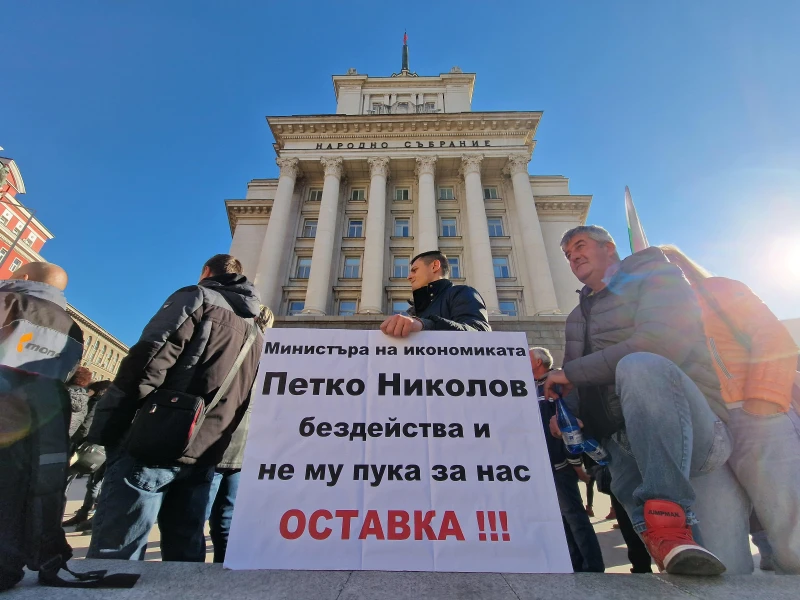 Работници от фалиралия завод в Стамболийски искат държавата да намери инвеститор