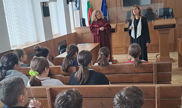 Петокласници влязоха в съдебната зала на Варненския апелативен съд