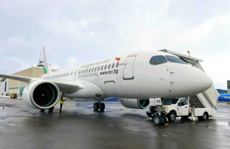 Пристигна шестият нов самолет Airbus A220-100 на "България Еър"