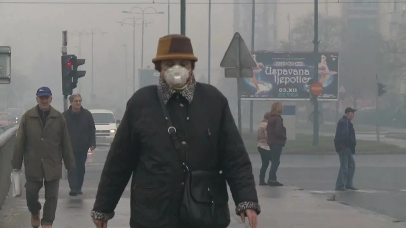 Гъст смог затвори летището в Сараево и принуди жителите на града да останат по домовете си