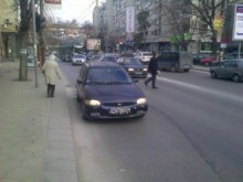 Поредният нарушител на ЗДП, спрял точно пред Съда и МВР