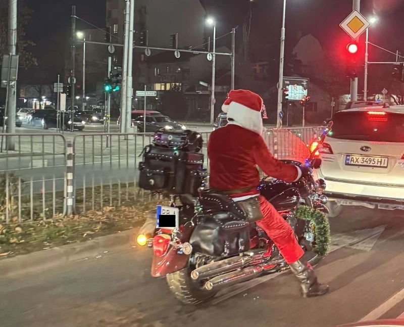 Дядо Коледа пристигна в Пловдив .... на мотор