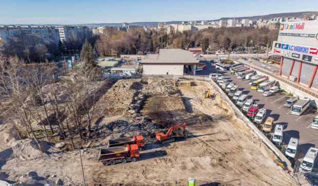 Започнат е изкопът за нов хипермаркет LIDL на мястото на