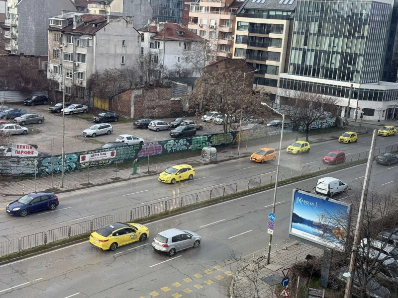 Започна протестът на таксиметровите шофьори в София